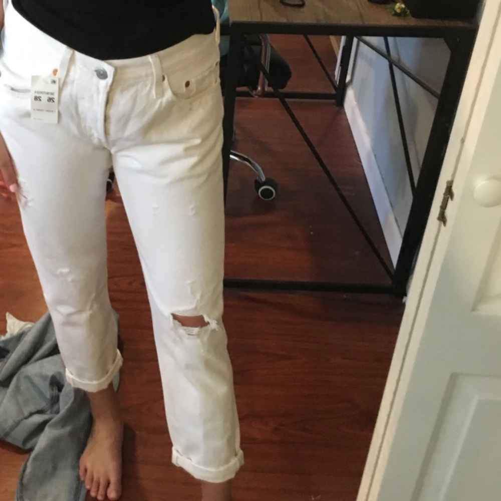 White Levi’s Jeans